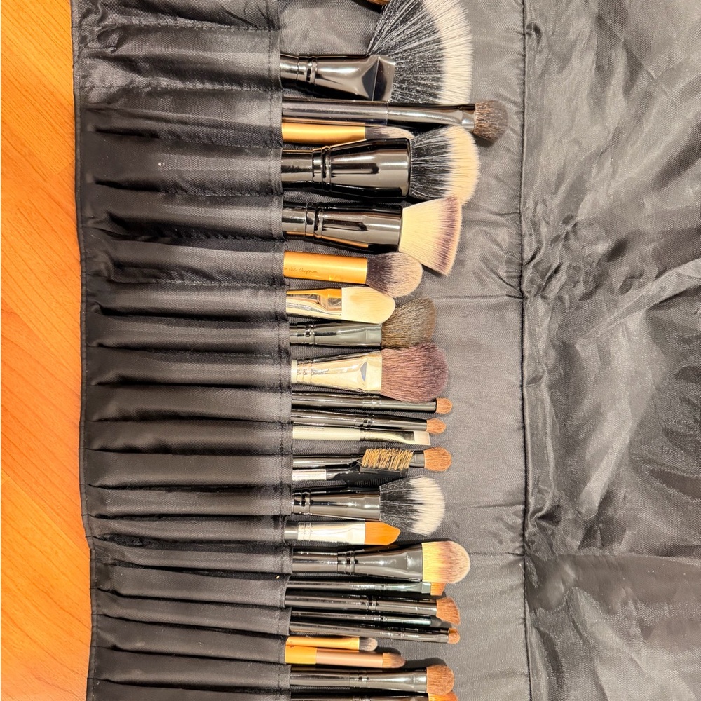 Professional Black Makeup Brush Set with Black and Gold Handles